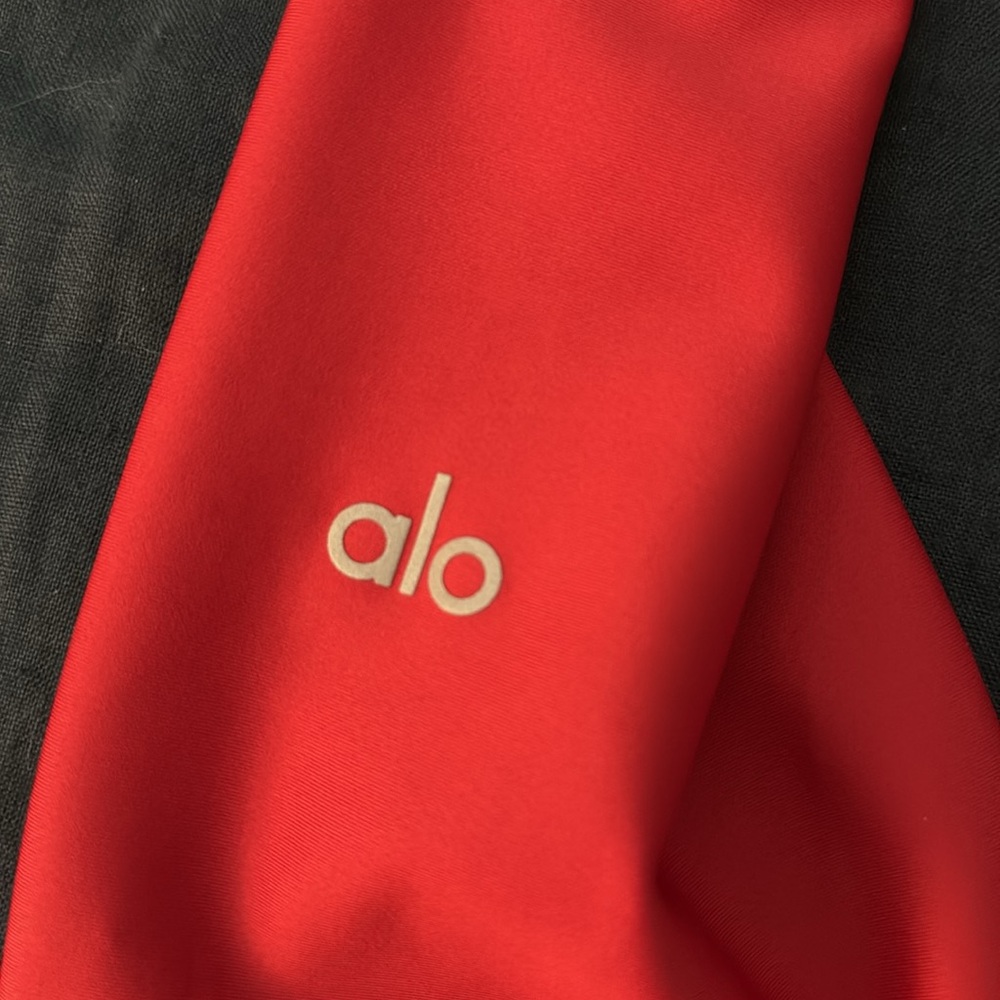 Alo 7/8 High-Waist Airlift Legging in Bold Red 🌹 - Picture 5 of 5
